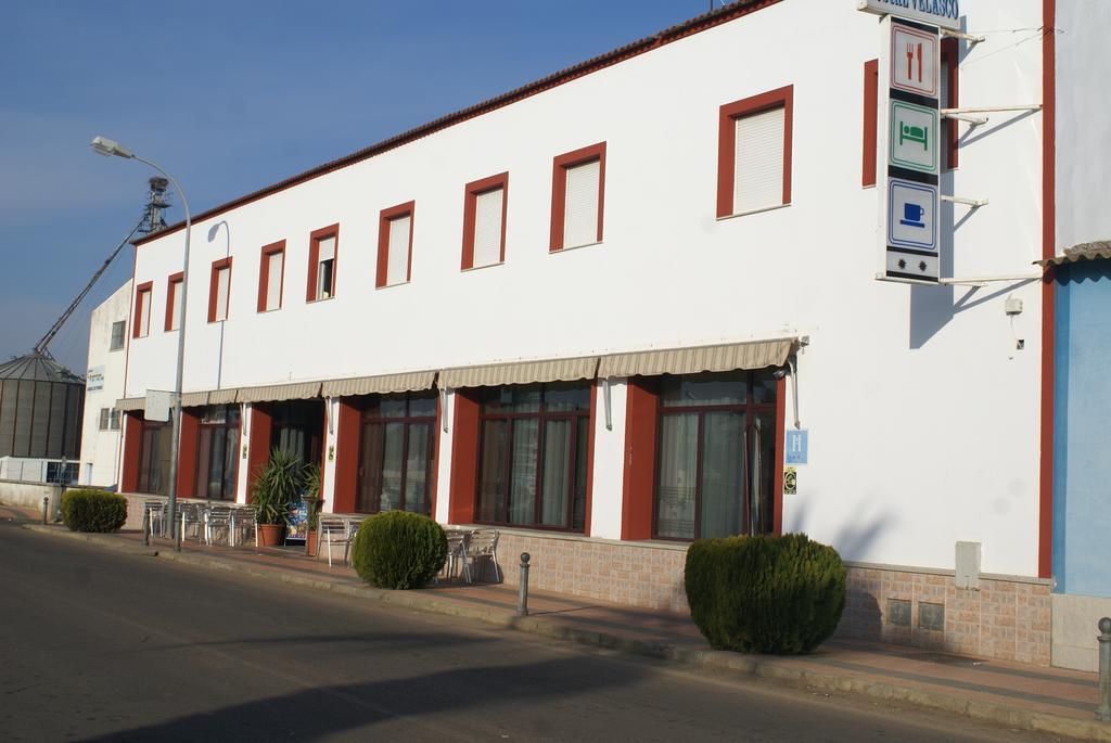 Hostal Velasco Valdelacalzada Dış mekan fotoğraf